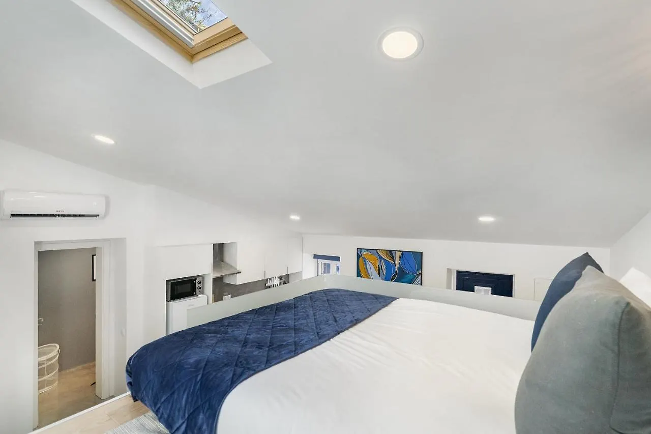 Whome Urban Escape: 1-Br W/Mezzanine Near Campo Ourique Lisboa 0*,  Portekiz