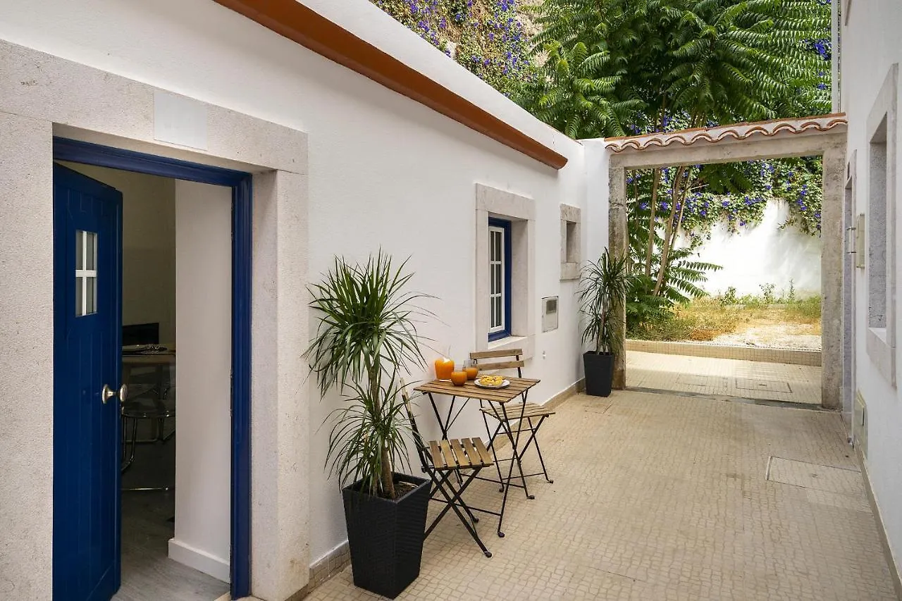 Whome Urban Escape: 1-Br W/Mezzanine Near Campo Ourique Lisboa 0*,  Portekiz
